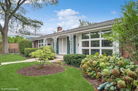 715 Carriage Hill Dr, Glenview, IL 60025