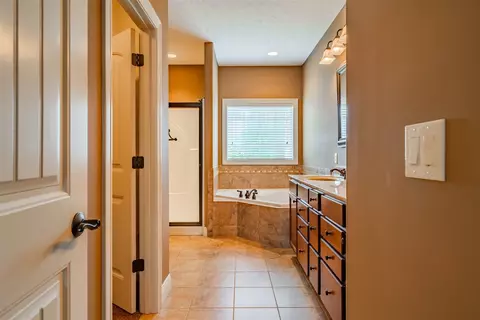 Bath - 2 Indigo, Bloomington, IL 61705 photo 1 of 3