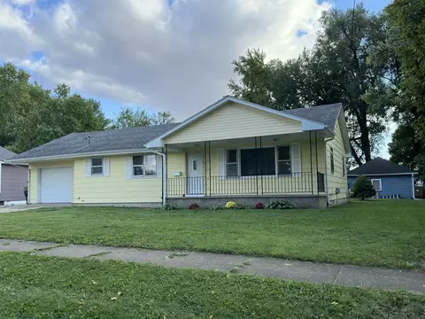 114 E Allen St, Farmer City, IL 61842