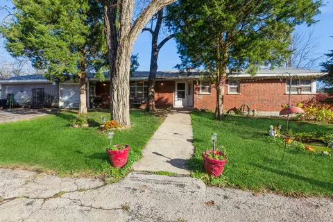 17 W007 91st St, Willowbrook, IL 60527