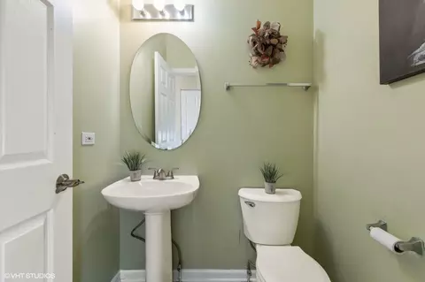 Bath - 59 E 89th St, Chicago, IL 60619 photo 1 of 2