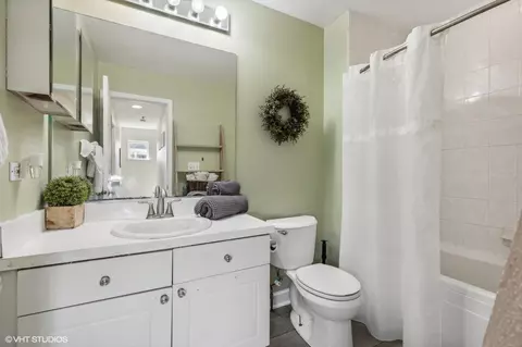 Bath - 59 E 89th St, Chicago, IL 60619 photo 2 of 2