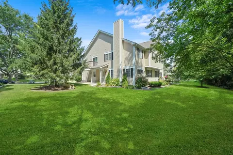 652 Silver Creek Rd, Woodstock, IL 60098