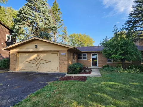 3210 Vista Ter, Mchenry, IL 60050