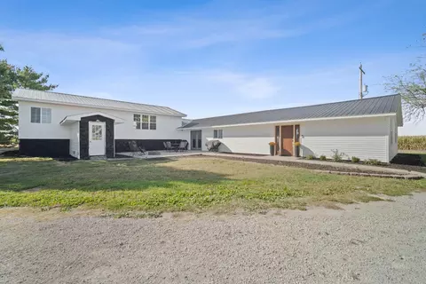 32471 E 3200 North Rd, Chenoa, IL 61726 photo 4