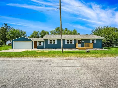 107 N West St, Mansfield, IL 61854