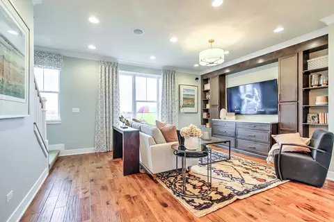1117 Dock St, Des Plaines, IL 60018 photo 4