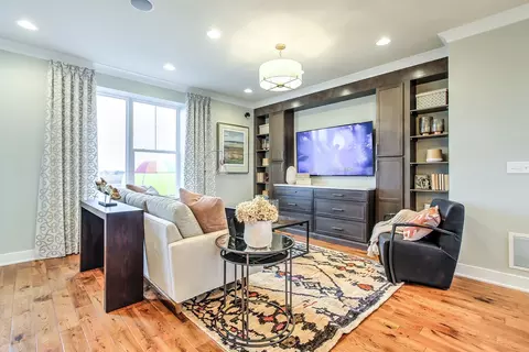 1117 Dock St, Des Plaines, IL 60018 photo 2