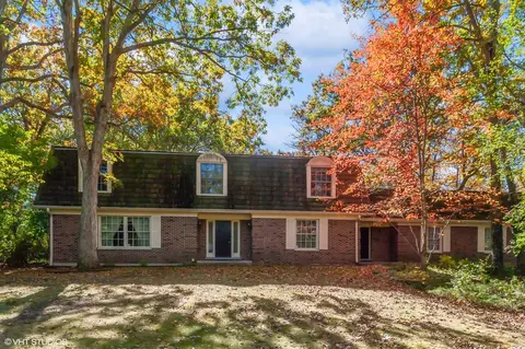 1275 Oak Trail Dr, Libertyville, IL 60048