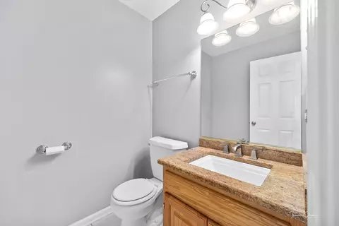 Bath - 3831 Celeste Ln, Naperville, IL 60564 photo 4 of 4