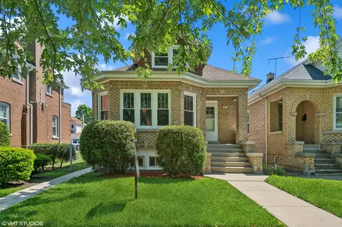 5941 W Newport Ave, Chicago, IL 60634