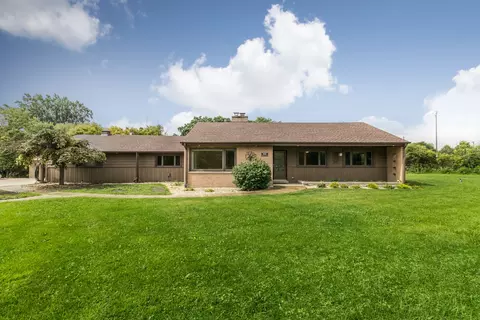 956 Acres Ln, Des Plaines, IL 60016 photo 1