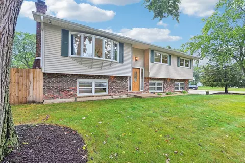 4901 Bonner Dr, Mchenry, IL 60050