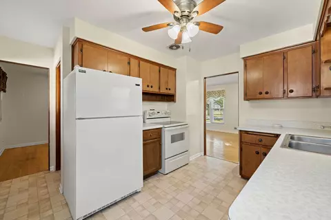 Kitchen - 1205 S Cora St, Des Plaines, IL 60018 photo 3 of 3