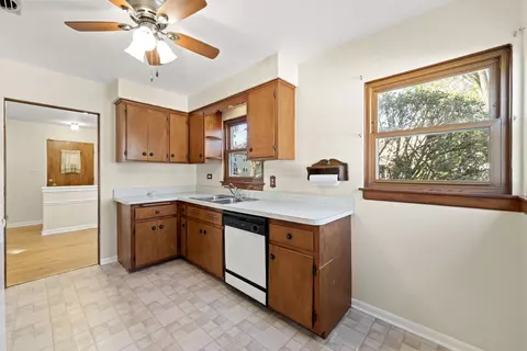 Kitchen - 1205 S Cora St, Des Plaines, IL 60018 photo 2 of 3