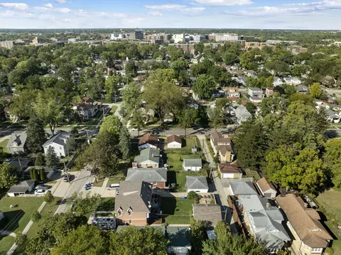 View/Area - 1205 S Cora St, Des Plaines, IL 60018 photo 2 of 5