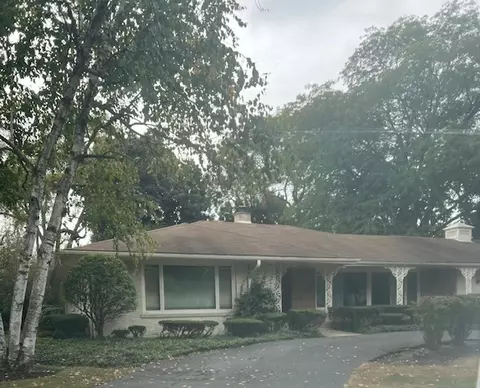 57 Park Ln, Golf, IL 60029