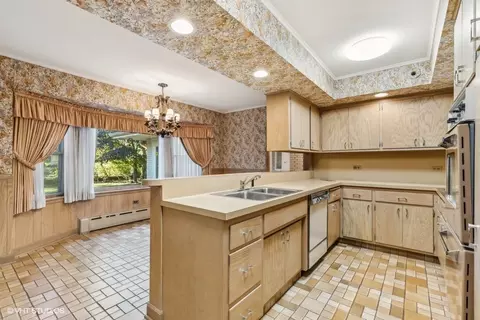 57 Park Ln, Golf, IL 60029 photo 4