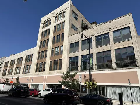 3151 N Lincoln Ave #211, Chicago, IL 60657