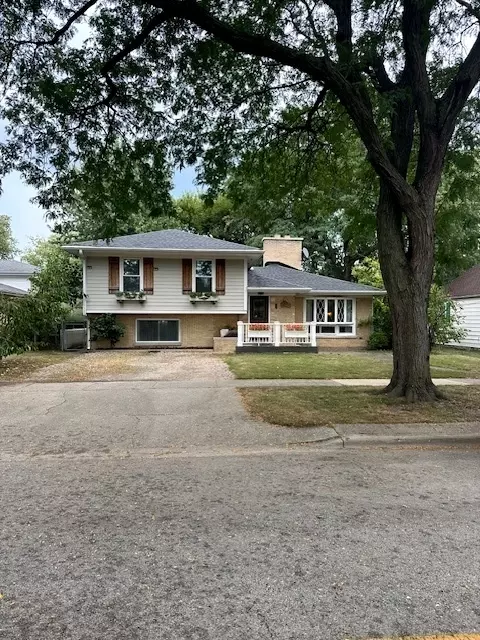 8025 Parkside Ave, Morton Grove, IL 60053