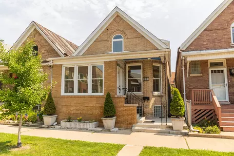 3005 N Washtenaw Ave, Chicago, IL 60618