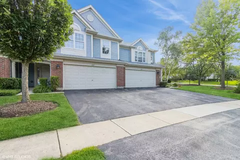 2815 Adams Ct, Schaumburg, IL 60193