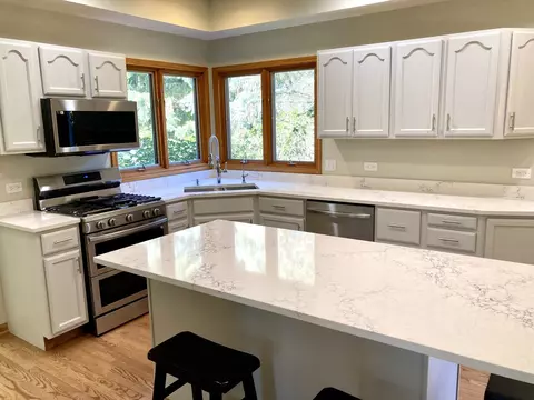 Kitchen - 1816 Anthony Ln, Mchenry, IL 60051 photo 4 of 9