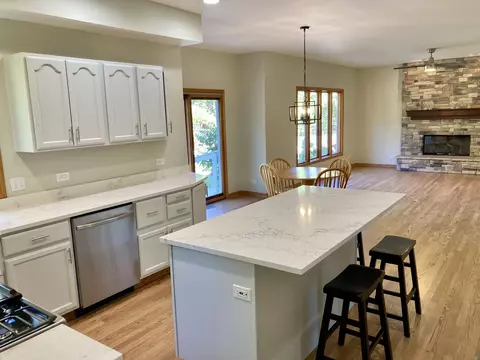 Kitchen - 1816 Anthony Ln, Mchenry, IL 60051 photo 5 of 9