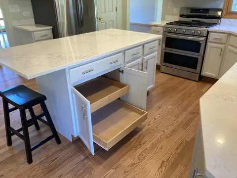 Kitchen - 1816 Anthony Ln, Mchenry, IL 60051 photo 7 of 9