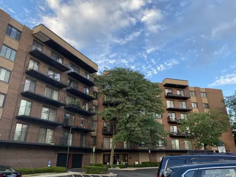 7601 N Lincoln Ave #315, Skokie, IL 60077