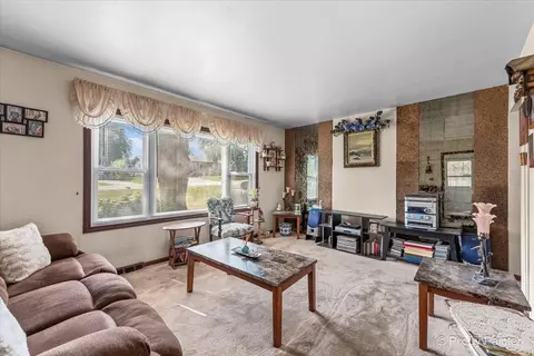 1706 W Oakleaf Dr, Mchenry, IL 60051 photo 2