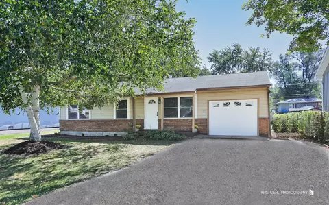 4311 Parkway Ave, Mchenry, IL 60050
