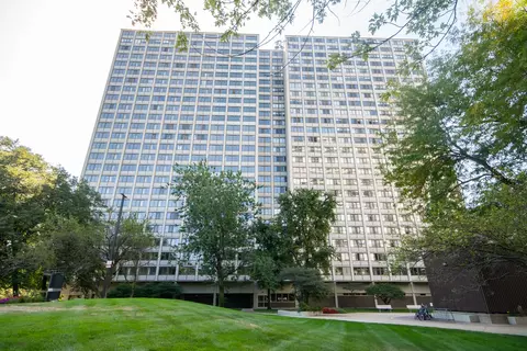 4850 S Lake Park Ave #1301, Chicago, IL 60615