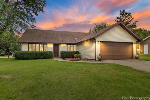 1100 Santa Anita Dr, Hanover Park, IL 60133