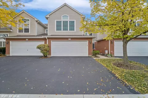 724 Old Checker Rd, Buffalo Grove, IL 60089