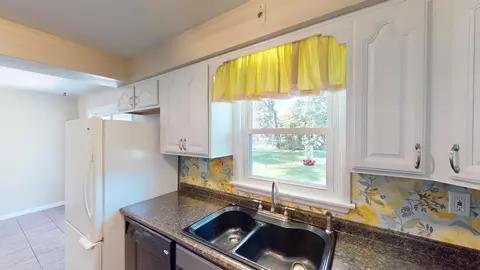 Kitchen - 471 Ida Ln, Bradley, IL 60915 photo 1 of 2