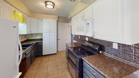 Kitchen - 471 Ida Ln, Bradley, IL 60915 photo 2 of 2