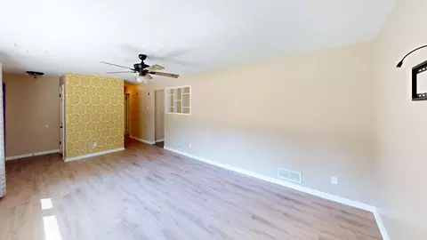Living - 471 Ida Ln, Bradley, IL 60915 photo 3 of 4