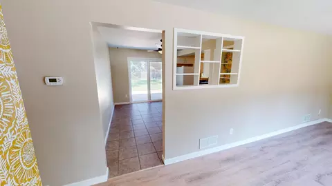 Living - 471 Ida Ln, Bradley, IL 60915 photo 4 of 4