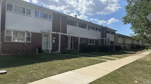 8017 W Lyons St, Niles, IL 60714