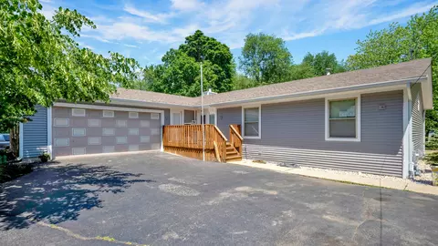 25 Lippincott Rd, Fox Lake, IL 60020