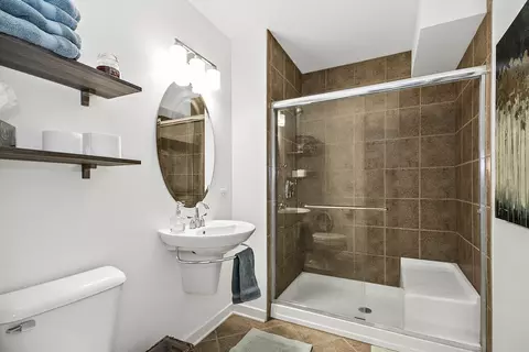 47 E 23rd St, Chicago, IL 60616 photo 4