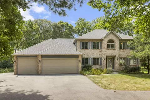 1048 Parkside Rd, Naperville, IL 60540