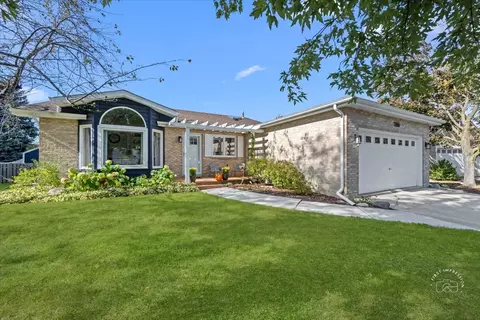 2866 Evergreen Ln, Aurora, IL 60502