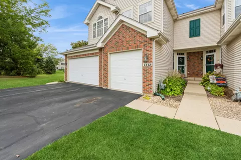 7332 Grandview Ct, Carpentersville, IL 60110