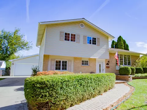 245 N Lytle Dr, Palatine, IL 60074