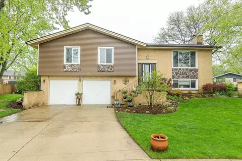 1073 Oakwood Ct, Schaumburg, IL 60193