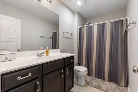 Bath - 952 Station Blvd, Aurora, IL 60504 photo 2 of 3