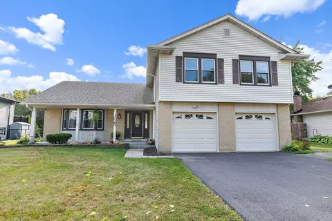 1025 Florida Ln, Elk Grove Village, IL 60007