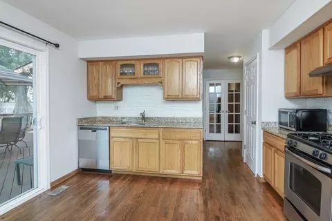 1297 E Hull Dr, Wheaton, IL 60189 photo 8
